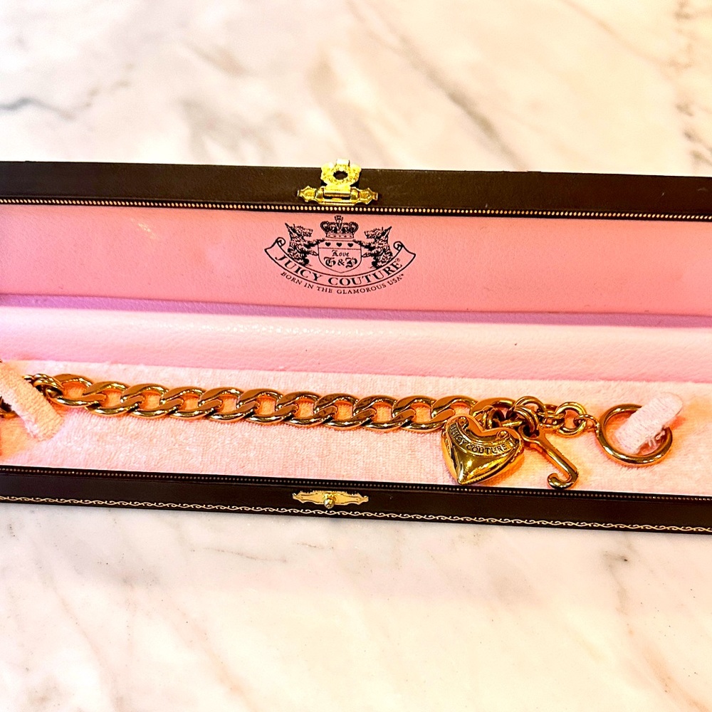 Juicy Couture Bracelet. Gold tone. Giftable box.